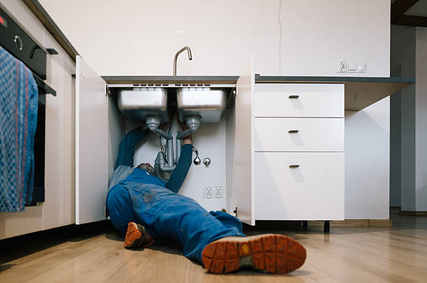Professional Plumbing technician working in Irving, IL